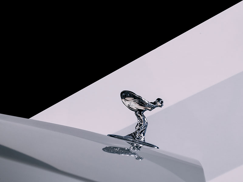 مجسّم روح السعادة بتصميم يحاكي أروع سيارة انسيابية من رولز-رويس على الإطلاق